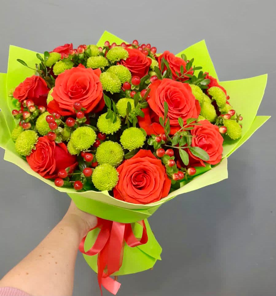 Букет цветов из: Хризантемы и Розы в Бородино ГО Мытищи