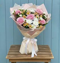 Букет цветов из:  Гвоздики, Орхидеи и Розы в Бородино ГО Мытищи