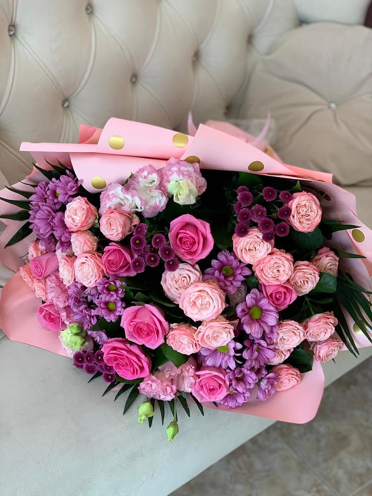 Букет цветов из: Хризантемы, Розы и Лизиантусы в Бородино ГО Мытищи