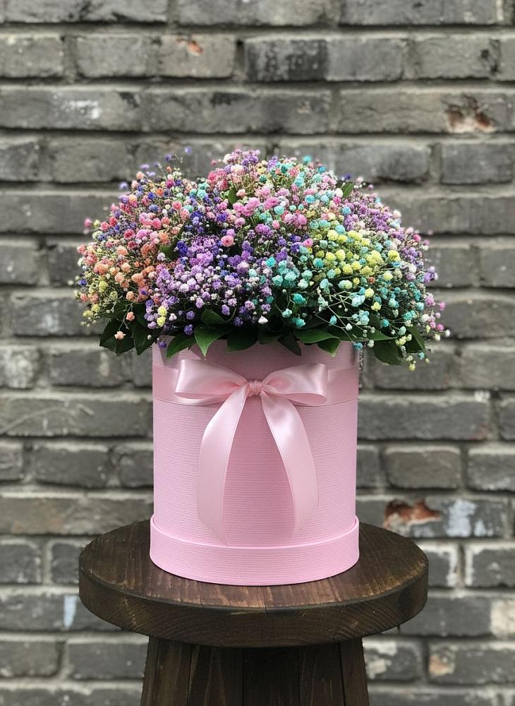 Цветочная композиция из Гипсофила и Розы в шляпной коробке в Бородино ГО Мытищи