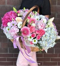 Цветочная композиция из Розы, Хризантемы, Пионы и Лизиантусы в корзине #REPLACE_PRED# Бородино ГО Мытищи