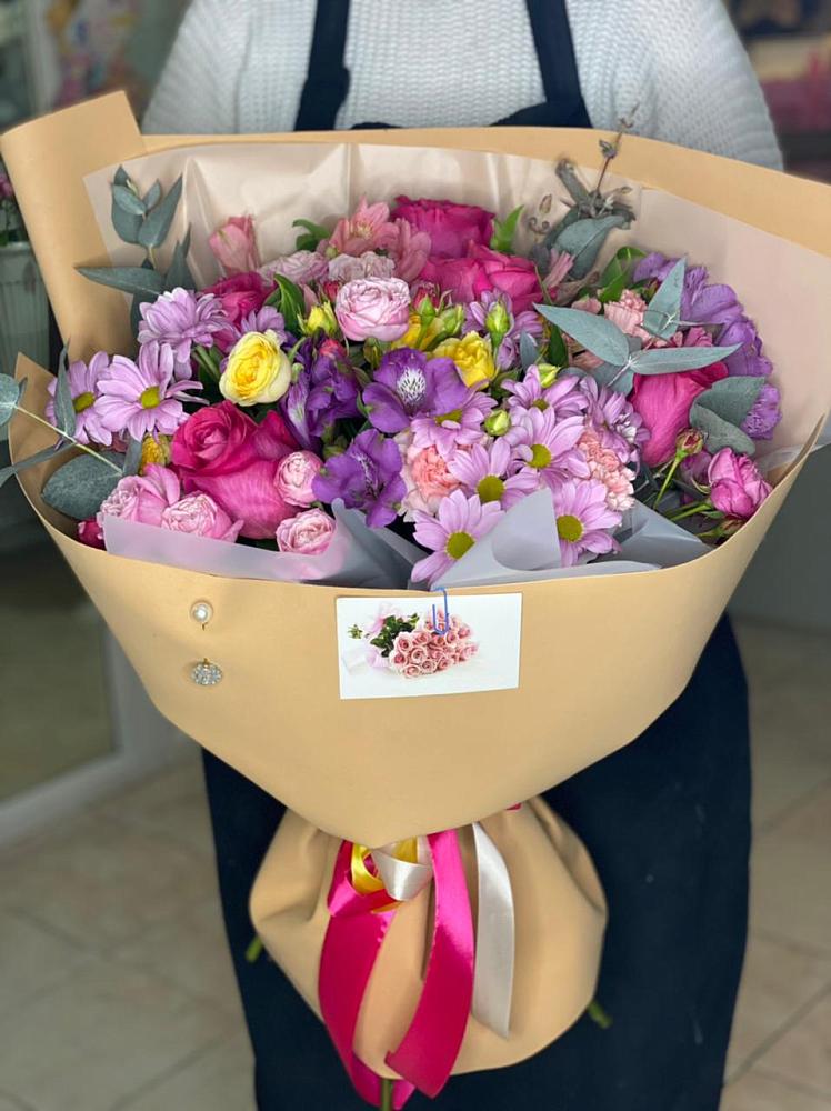 Букет цветов из: Хризантемы, Гвоздики и Альстромерии в Бородино ГО Мытищи