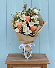 Букет цветов из:  Альстромерии, Лизиантусы, Розы и Хризантемы в Бородино ГО Мытищи