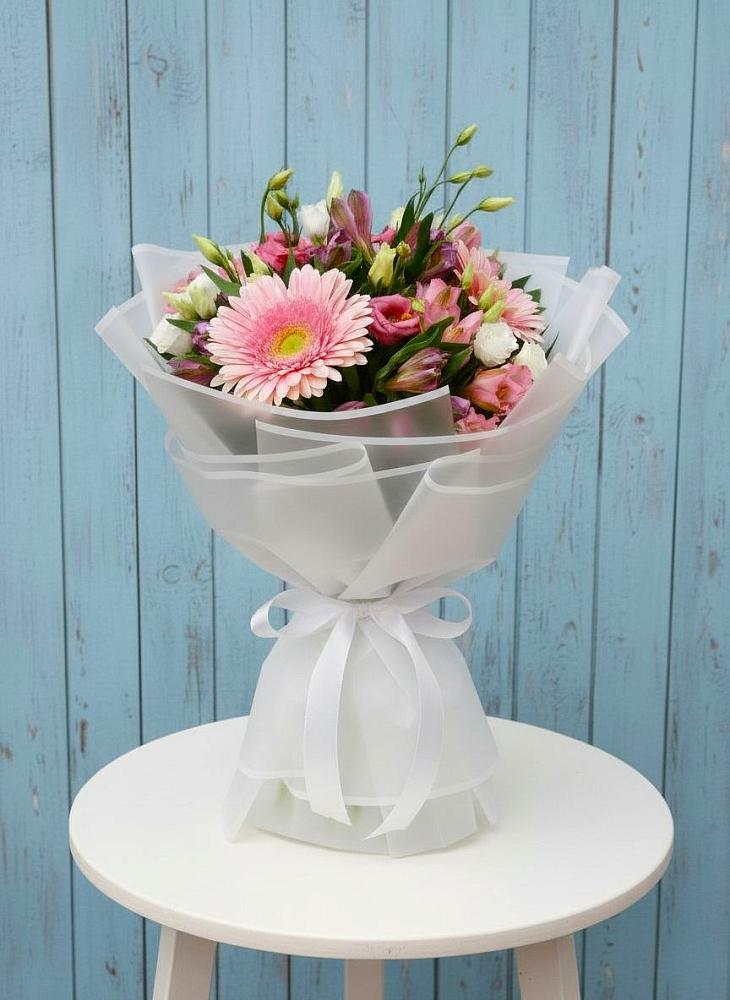 Букет цветов из: Герберы, Альстромерии и Лизиантусы в Бородино ГО Мытищи