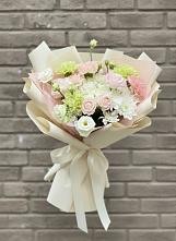 Букет цветов из:  Гвоздики, Розы, Лизиантусы и Хризантемы в Бородино ГО Мытищи
