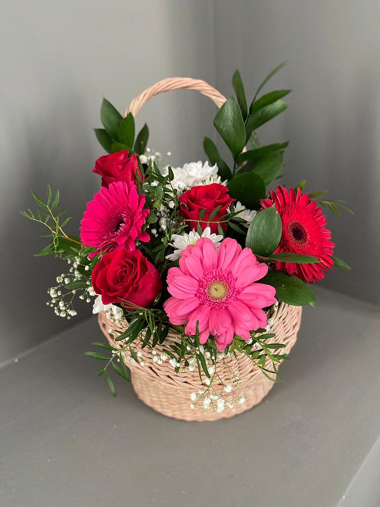 Цветочная композиция из Розы, Хризантемы и Герберы в корзине в Бородино ГО Мытищи