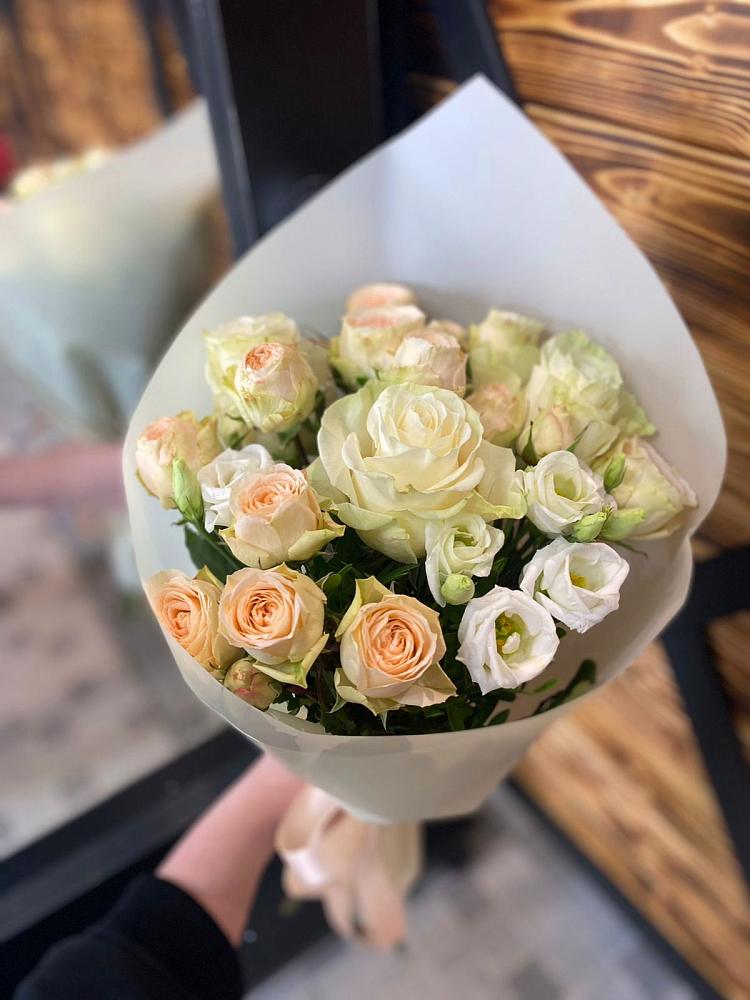 Букет цветов из: Розы и Лизиантусы в Бородино ГО Мытищи